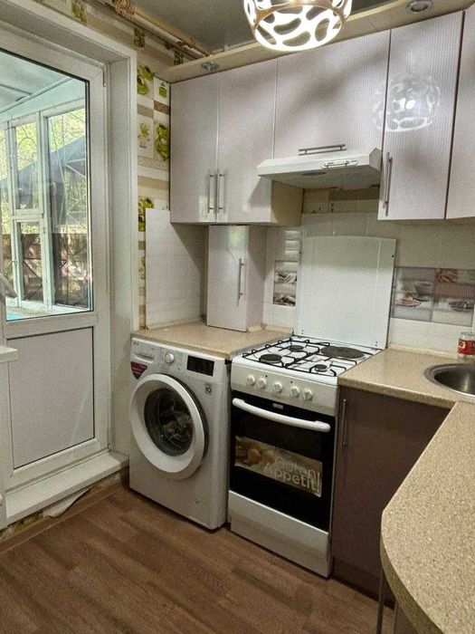 Продам 3- ком квартиру район Уют