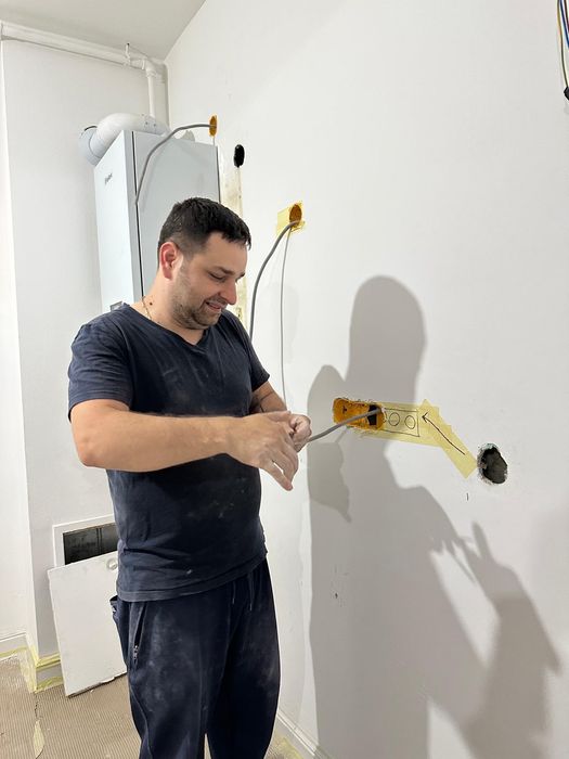 Electrician București