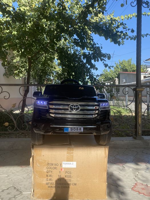 Детская машина Toyota Land Cruiser 300 электромобиль с пультом