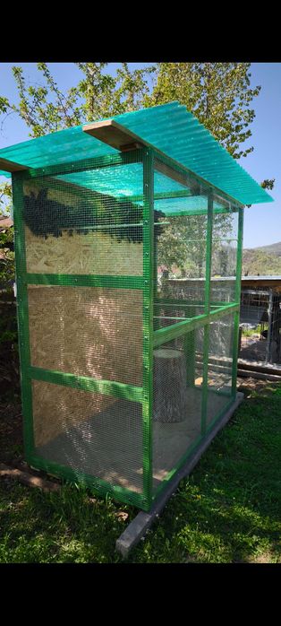 Vând colivie voliera