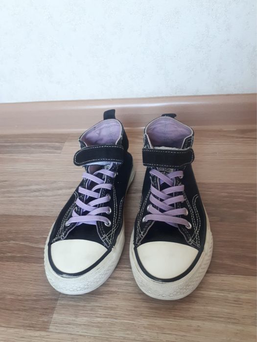 Поодам кеды Converse детские