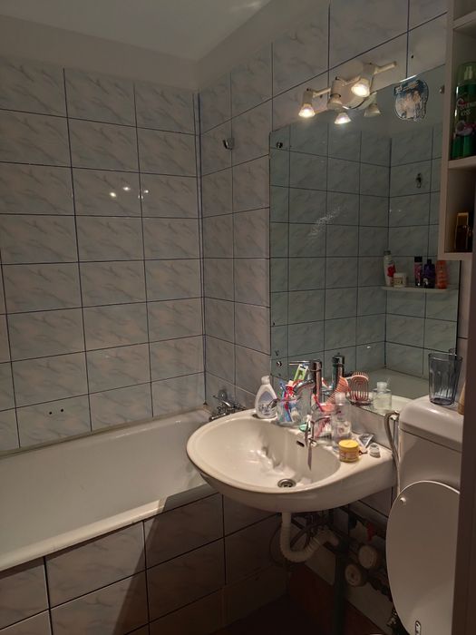 Caut colega de apartament