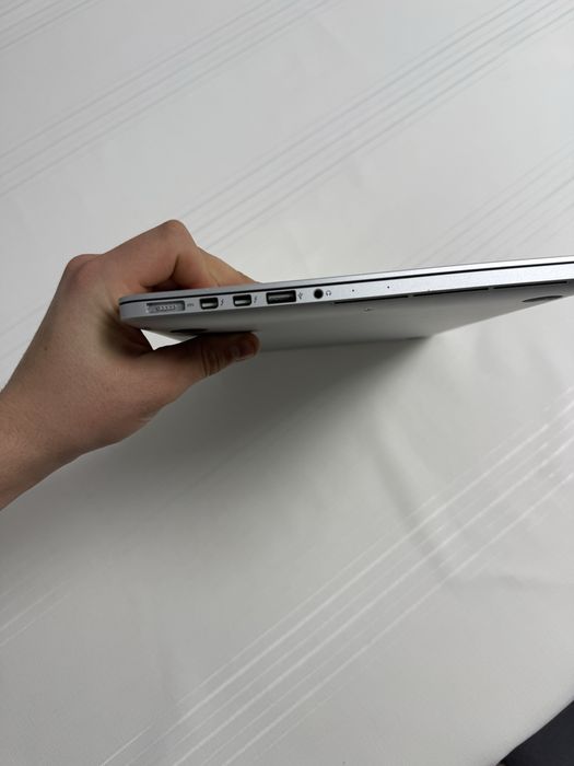 Vând MacBook pro 13