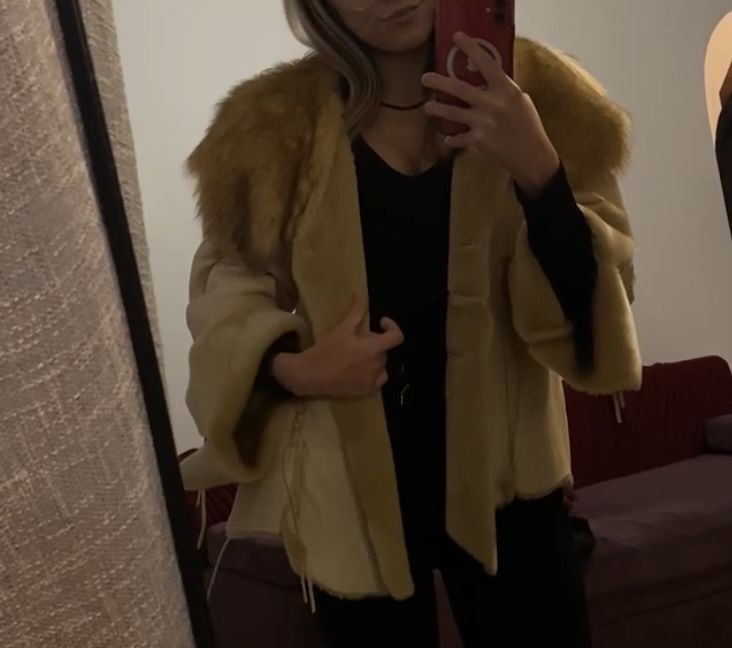 Palton piele intoarsa imblanit, marimea S-M