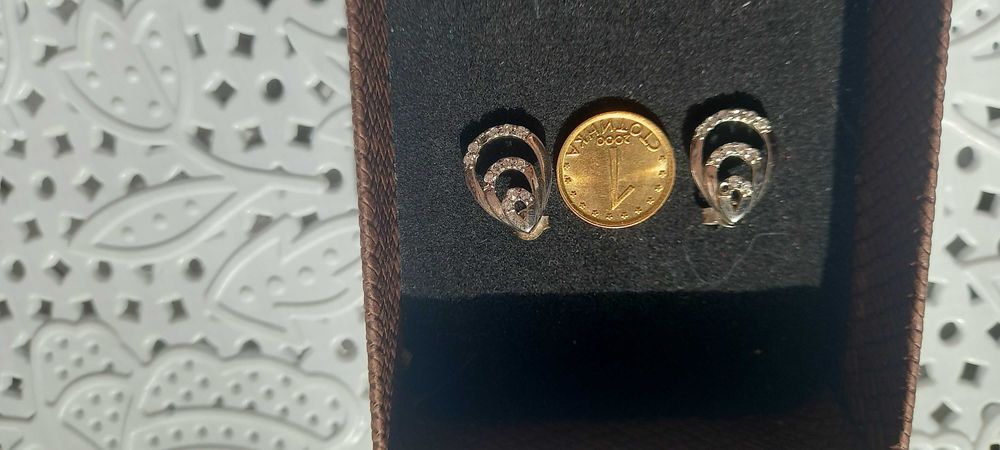 Малки Сребърни обеци като капчица с цирконий