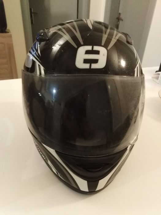 Шлем чисто нов лек и удобен