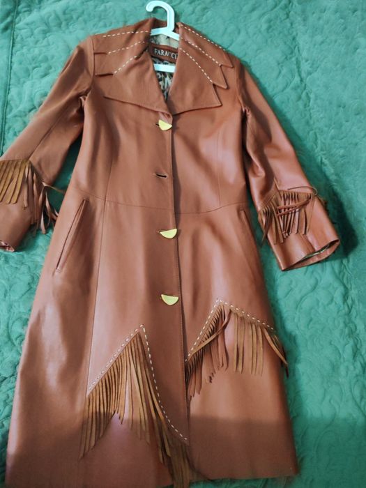 Продам женский кожаный плащ