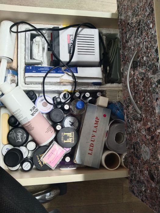 Продам стол для маникюриста