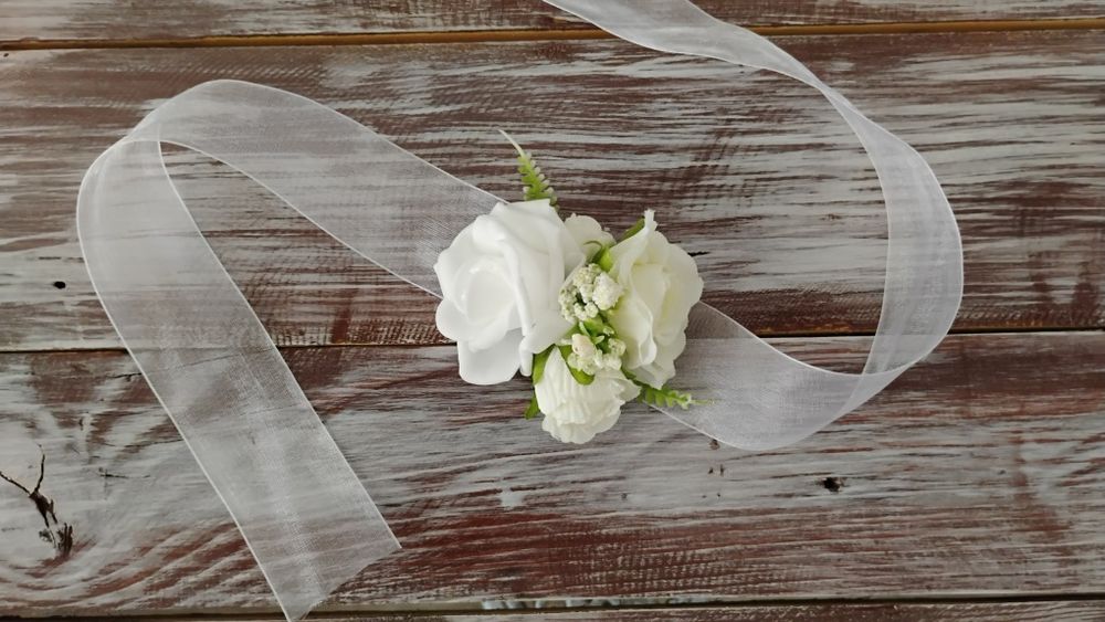 Бутониери и булчински гривни