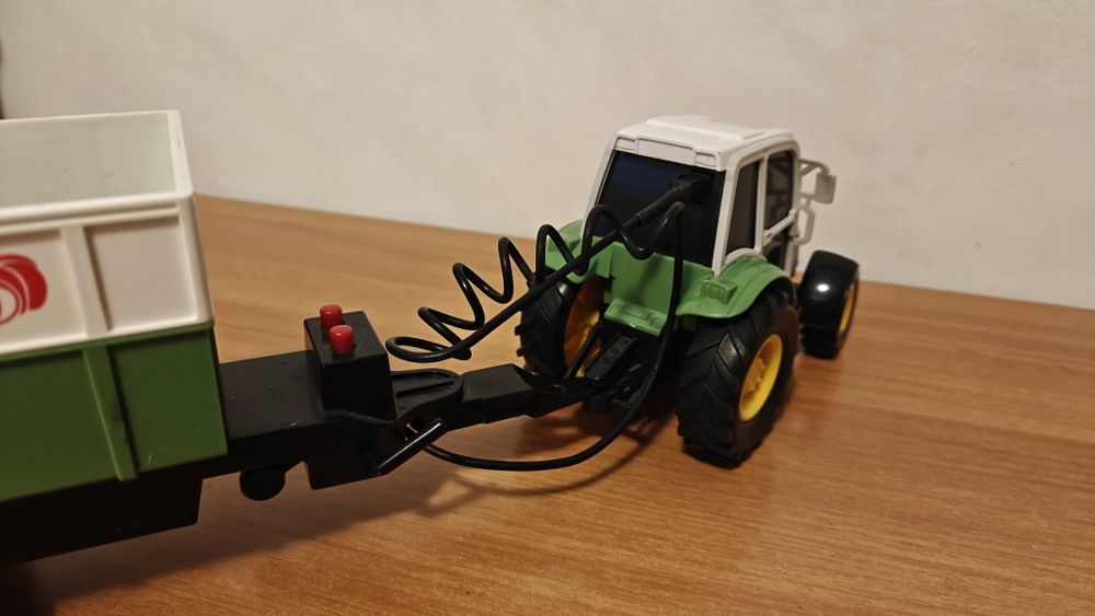 Tractor cu remorca de jucarie