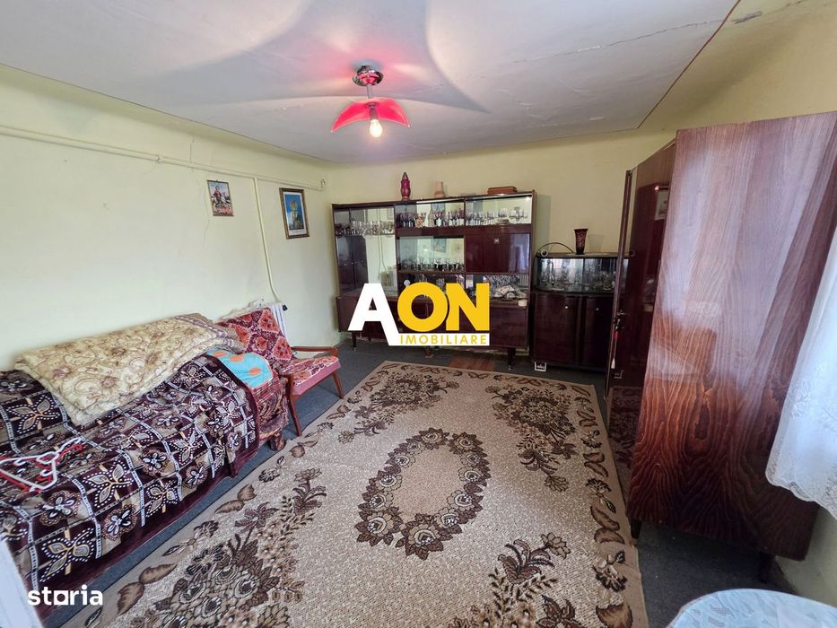 Casă veche cu 3 camere, 259 mp teren, la asfalt, zona Prefectura
