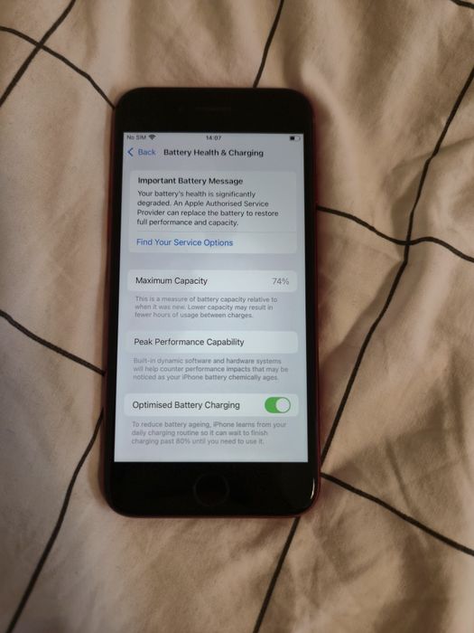 iPhone SE 2020 година