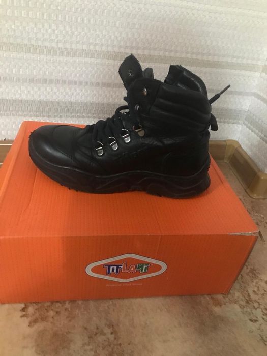 Продам весенние ботинки