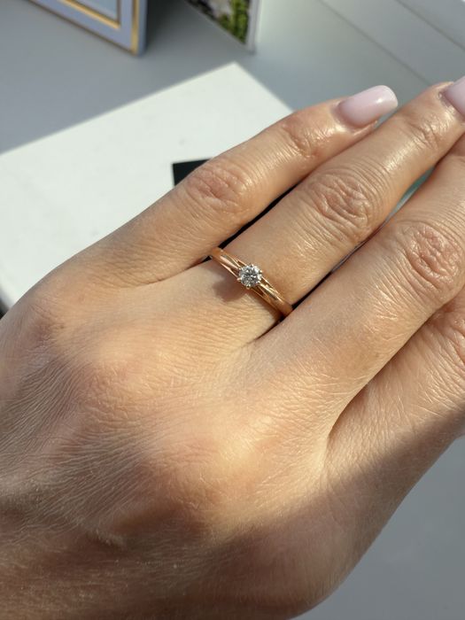 Бриллиантовое золотое кольцо