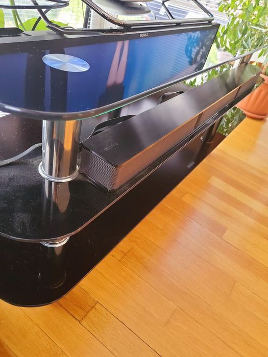 Стъклен шкаф за телевизор