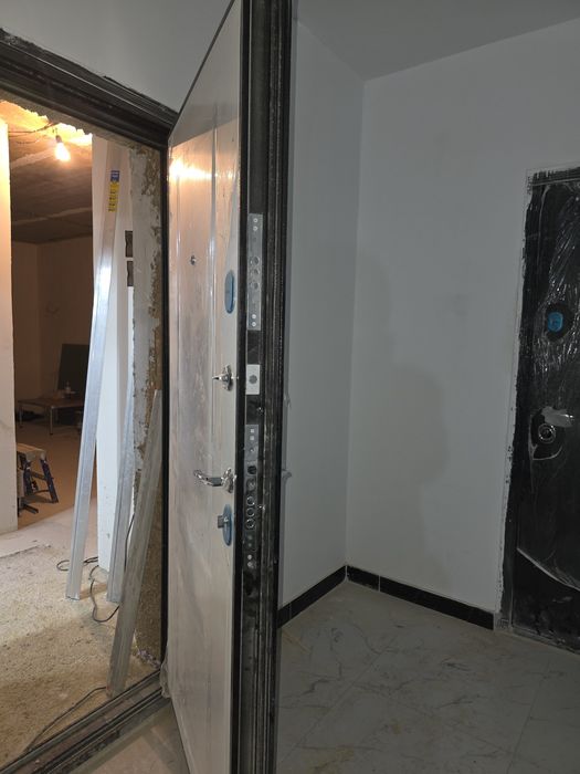 Продам входную дверь