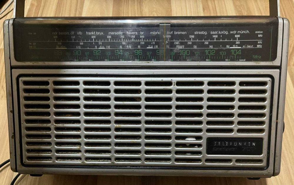 Радио Telefunken partner 700.