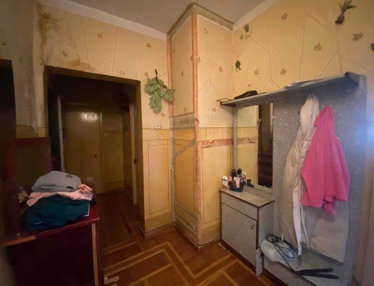 Срочно Продаётся Ойбек 2/7/9 без ремонта без мебелья локации топ !!!