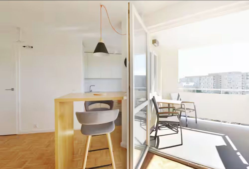 Тристаен апартамент под наем 725 ЕВРО