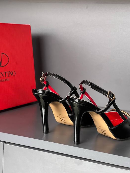 Pantofi Valentino noi !!! Marimi 36/40 !!!