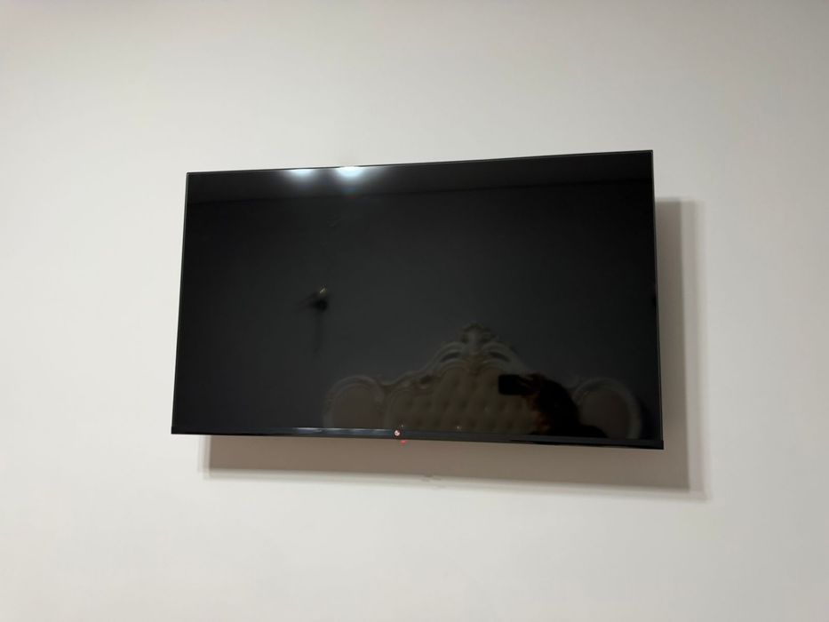 Телевизор LG 110 см smart tv