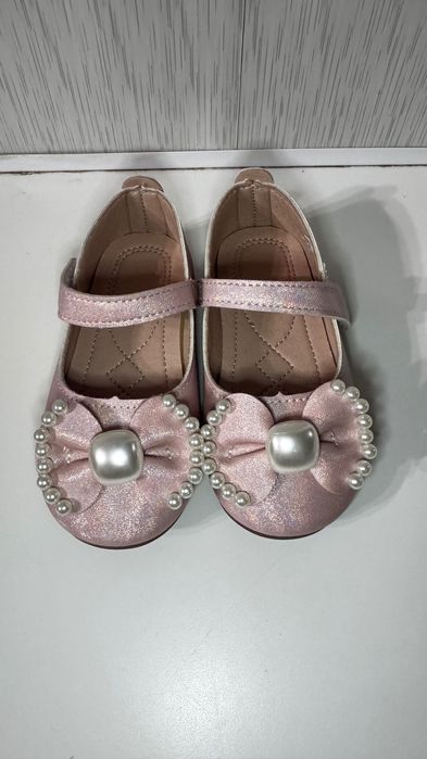 Продам детские туфли