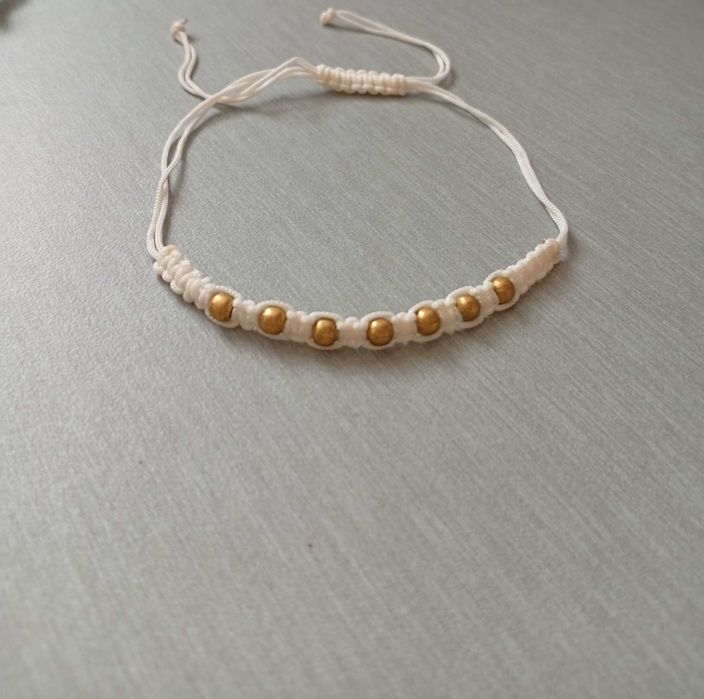 Ръчно изработени гривни