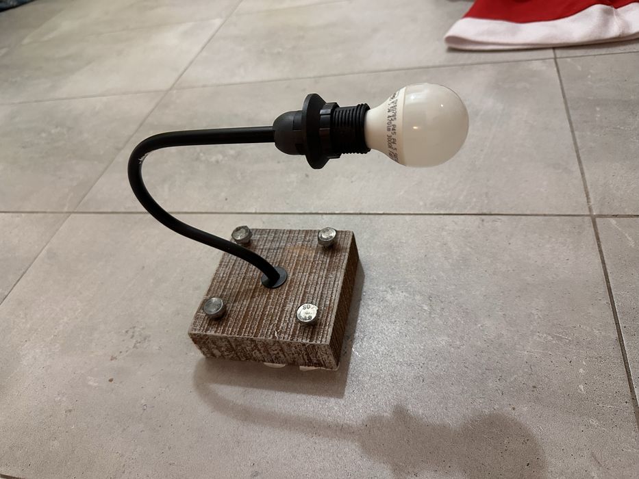 Aplica perete stil industrial