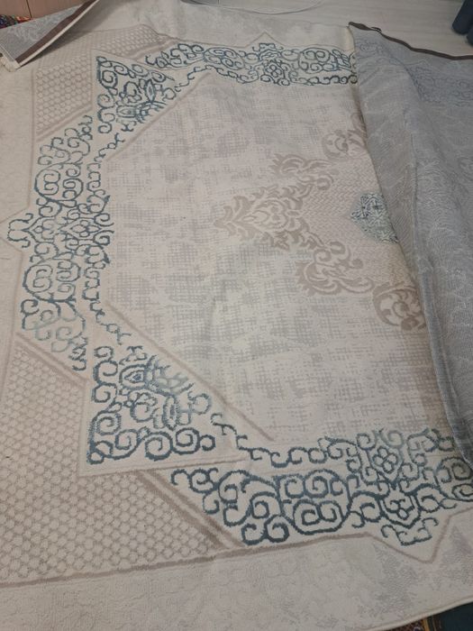 Ковер новый с орнаментом