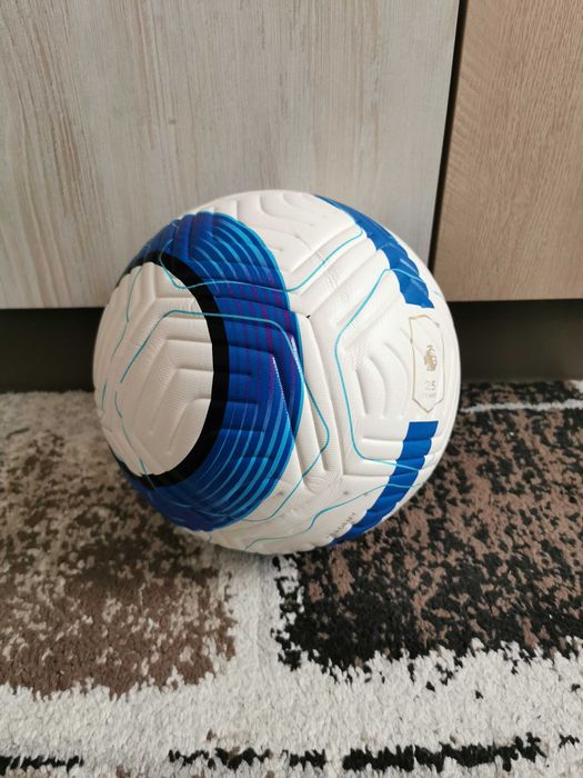 Футболна топка за тренировки и мачове. Чисто нова. Размер 5