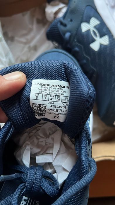 Adidași sport under armour