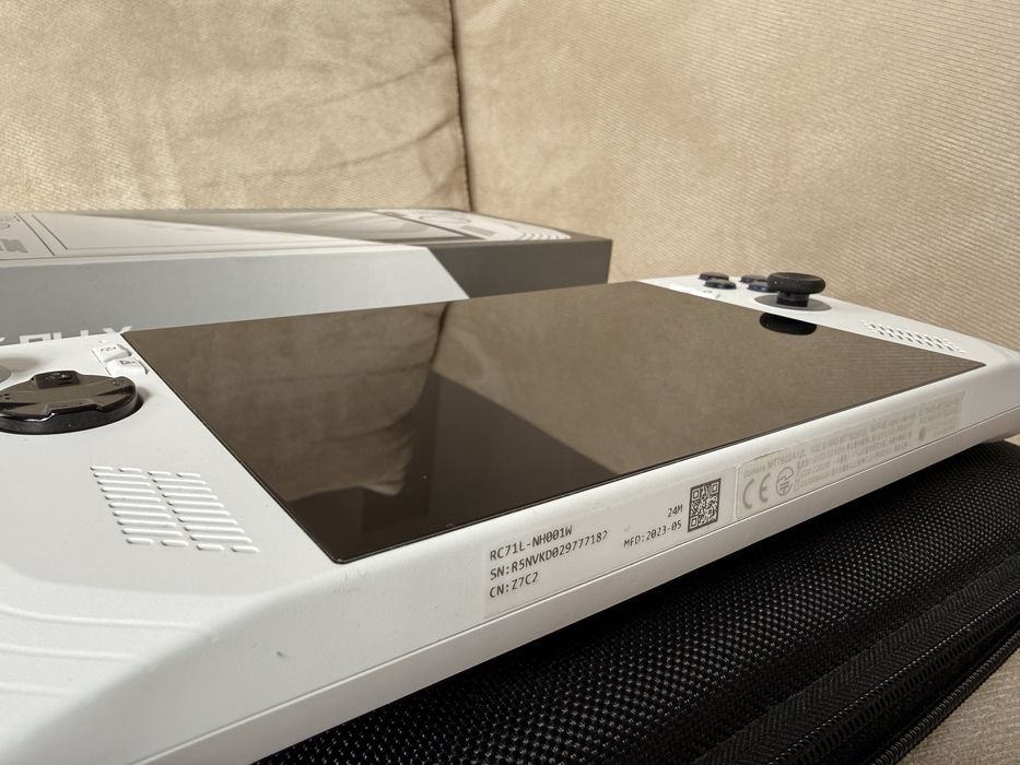 Asus ROG Ally RC71L Z1 Extreme 512GB – като нов, с калъф