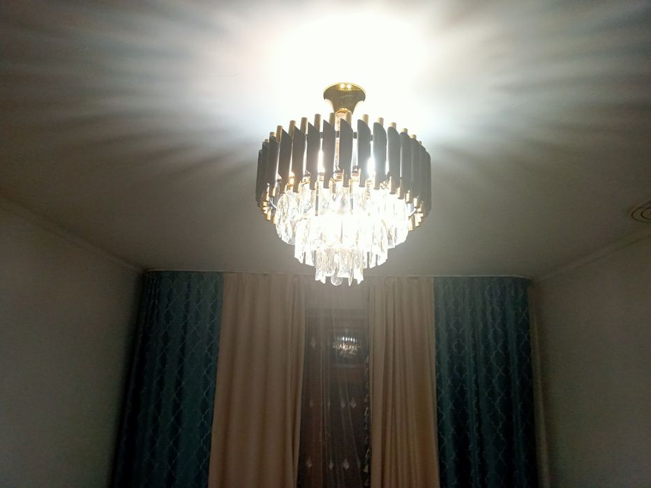 Продам люстры хорошем состоянии.