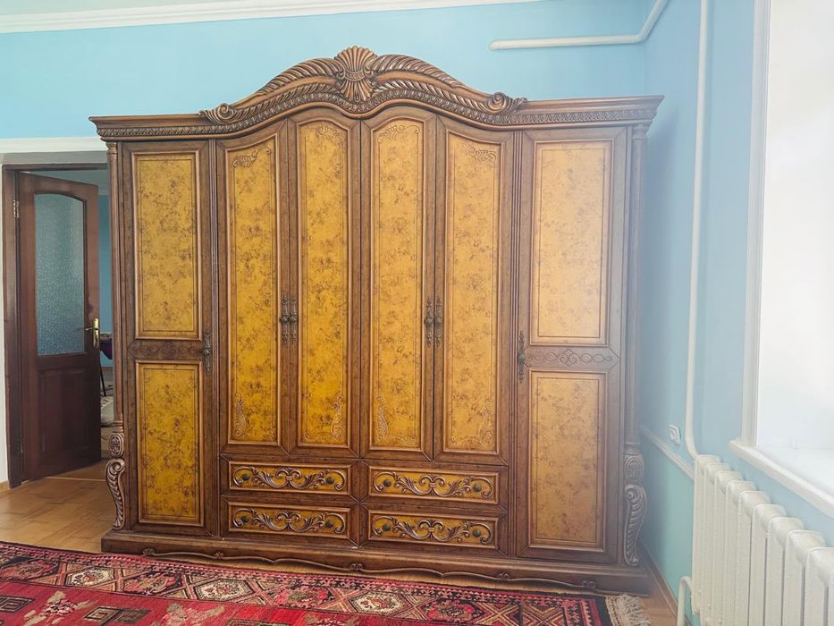 Спальный гарнитур в классическом стиле (комплект)