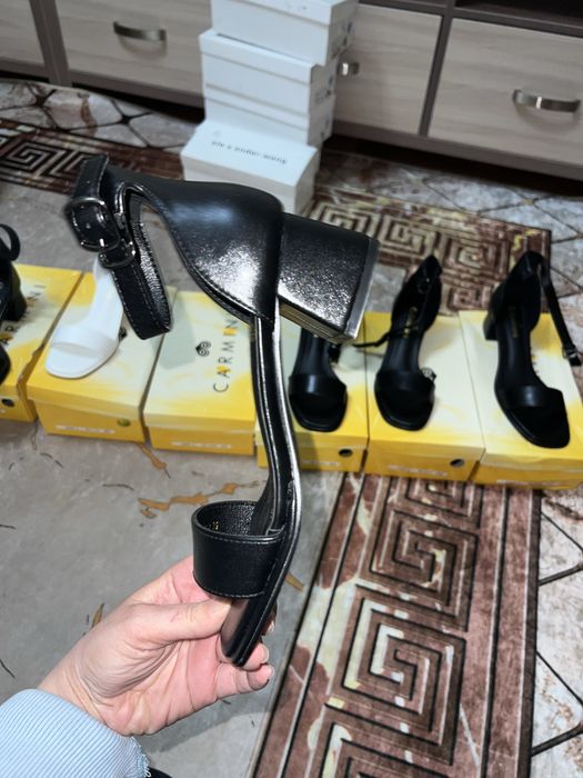 Босоножки черные/ белые, разные рр