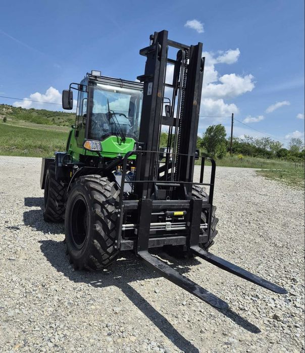 Vand stivuitoare 4x4 de 3,5T si 5T