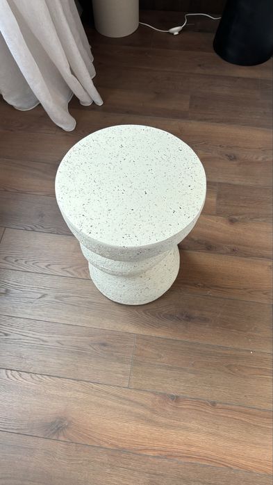 Дизайнерска помощна маса – нова, модерен стил