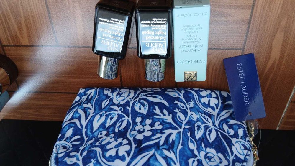Set Estee Lauder ANR si portfard