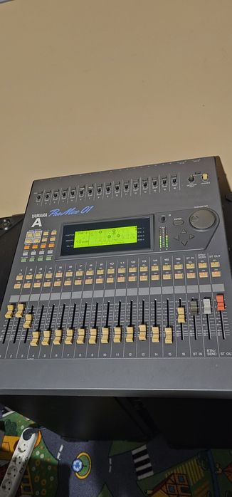 Mixer Yamaha Pro Mix 01 ca Behringer Dynacord RCF Soundcraft FBT