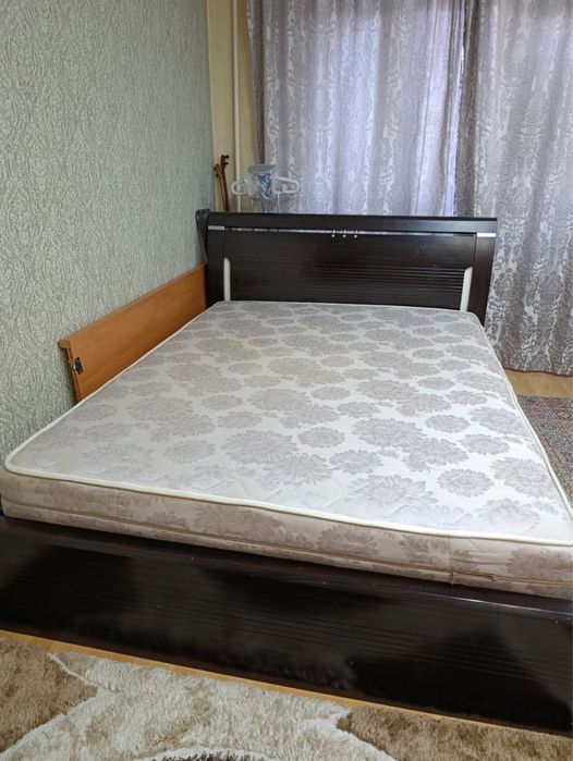 двухспальная кровать