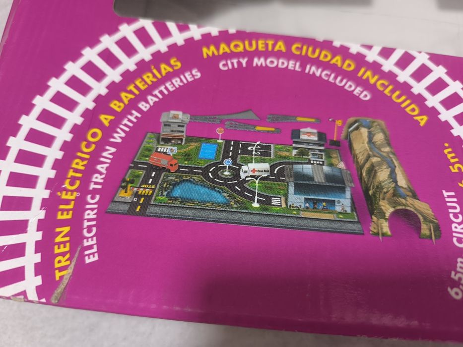 Продам игрушечный поезд