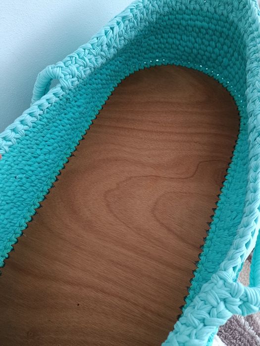 Плетен кош за бебе