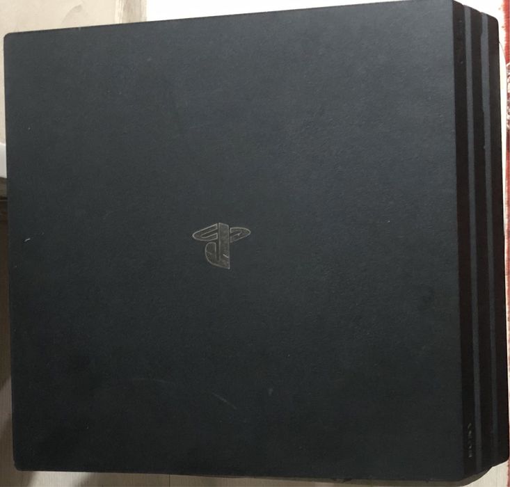 Продам пс 4 про 1тб с 5 играми