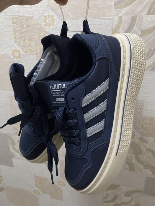 Продаю кроссовки новые