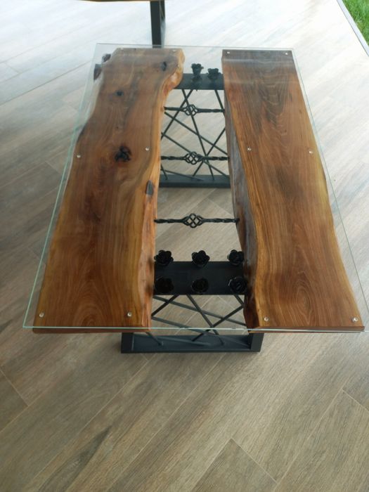 Дизайнерски ръчно изработени маси от масив орех и ковано желязо