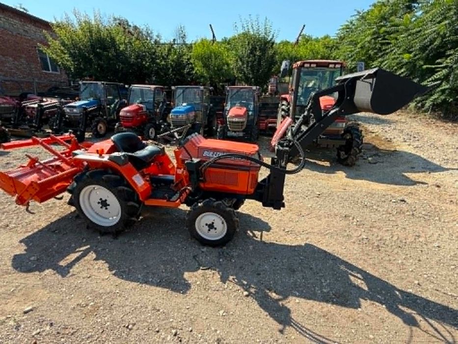 Мини челен товарач KUBOTA B1-15 4x4