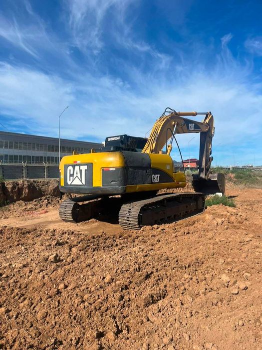 Экскаватор Caterpillar 320DL в хорошем состоянии