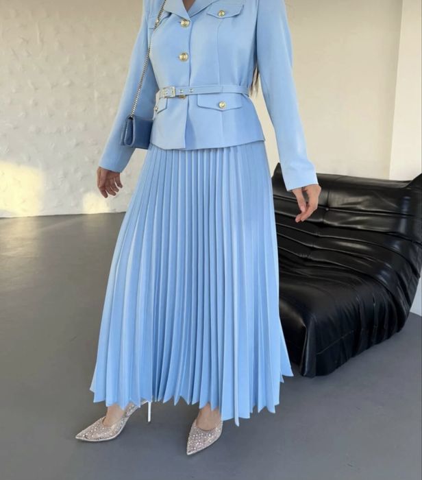 Compleu sacou si fusta plisata