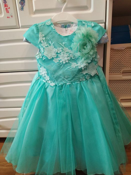 Продам платья на девочку