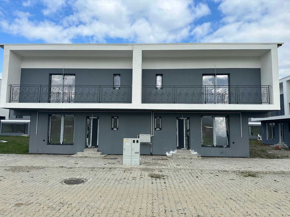 Vand casa tip duplex 4 camere - 2 bai - 105 mp - Rasinari